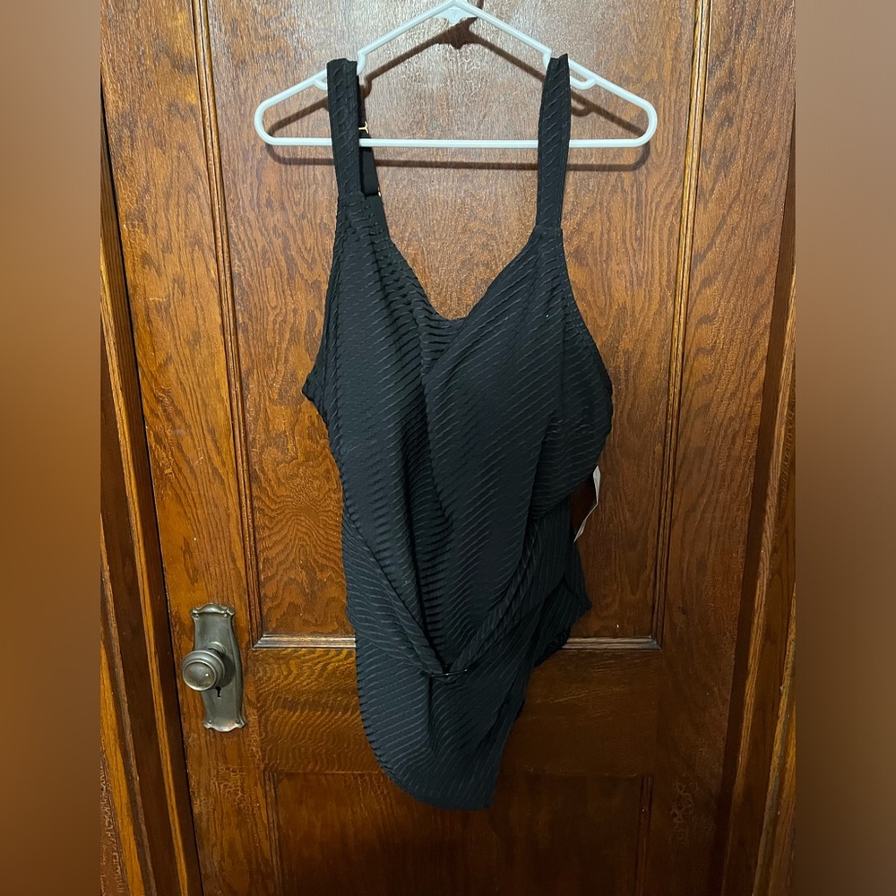 Lands end black one piece swimsuit with buckle size 3xl NWT
